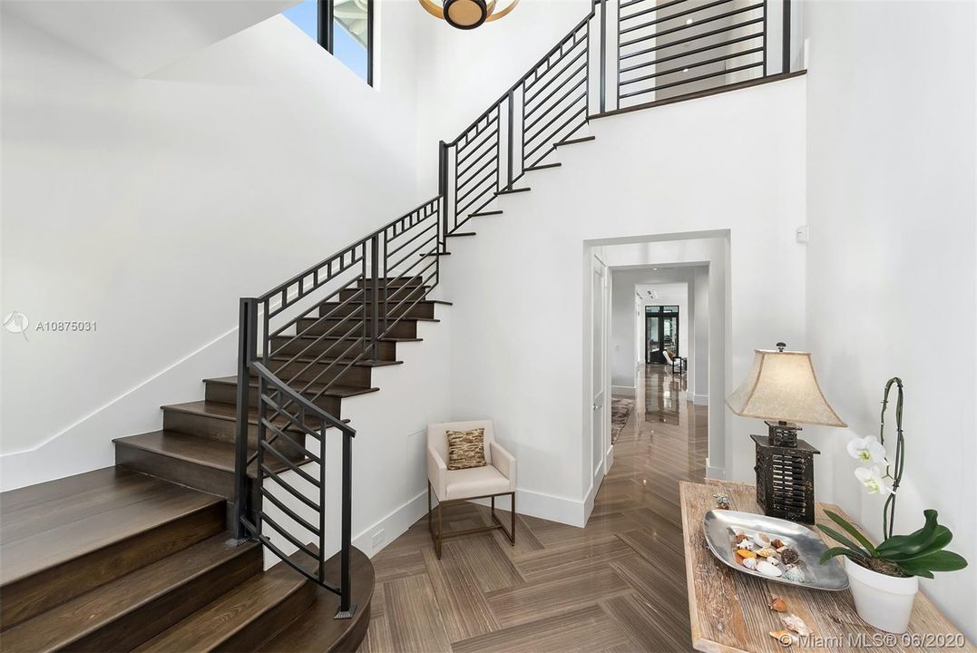 Vendido Recientemente: $3,800,000 (4 camas, 4 baños, 3616 Pies cuadrados)