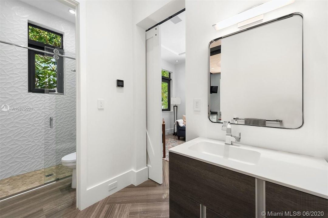 Vendido Recientemente: $3,800,000 (4 camas, 4 baños, 3616 Pies cuadrados)