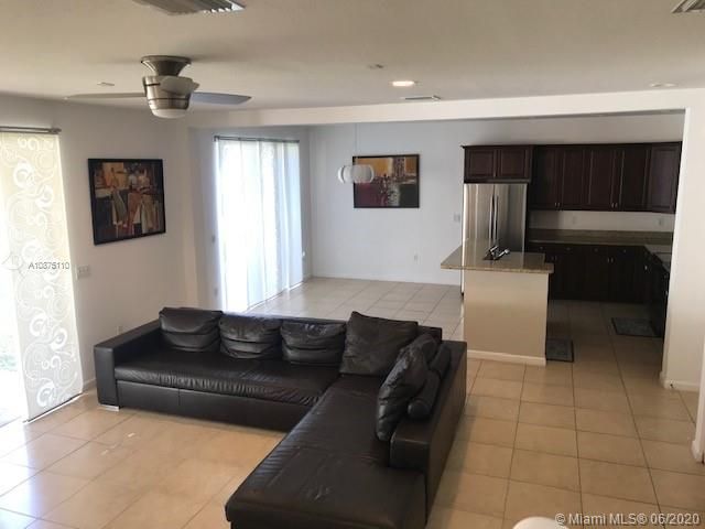 Recently Sold: $349,900 (3 beds, 2 baths, 1911 Square Feet)