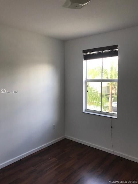 Recently Sold: $349,900 (3 beds, 2 baths, 1911 Square Feet)