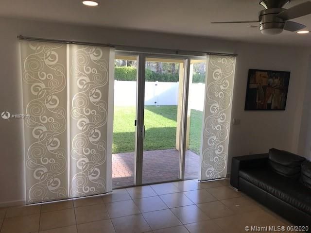 Recently Sold: $349,900 (3 beds, 2 baths, 1911 Square Feet)