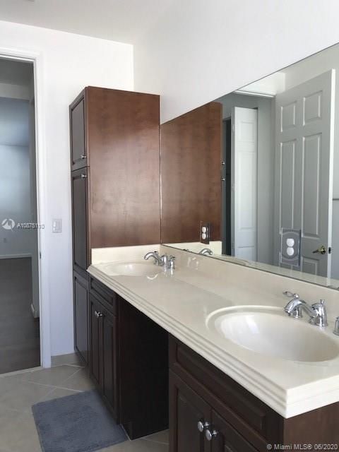 Recently Sold: $349,900 (3 beds, 2 baths, 1911 Square Feet)