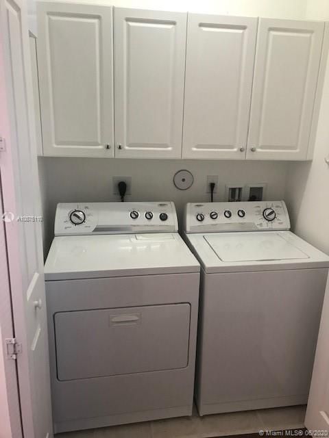 Recently Sold: $349,900 (3 beds, 2 baths, 1911 Square Feet)