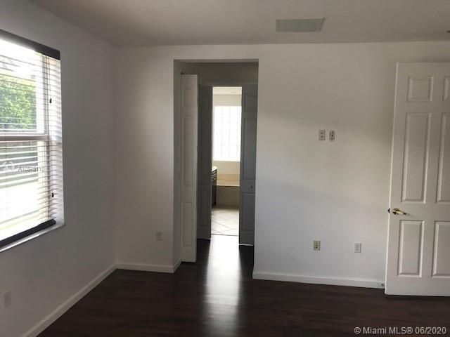 Recently Sold: $349,900 (3 beds, 2 baths, 1911 Square Feet)