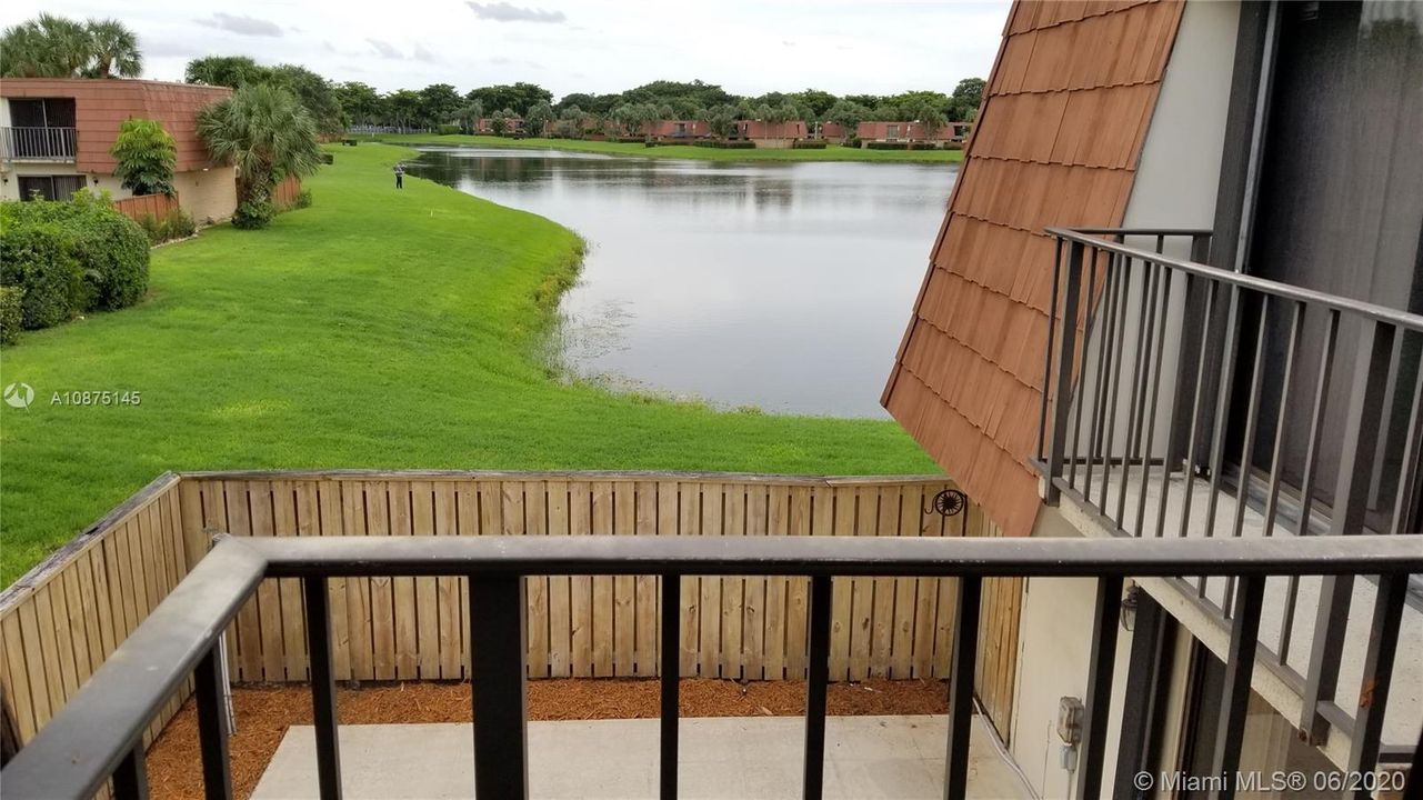 Recently Sold: $220,000 (2 beds, 2 baths, 1264 Square Feet)