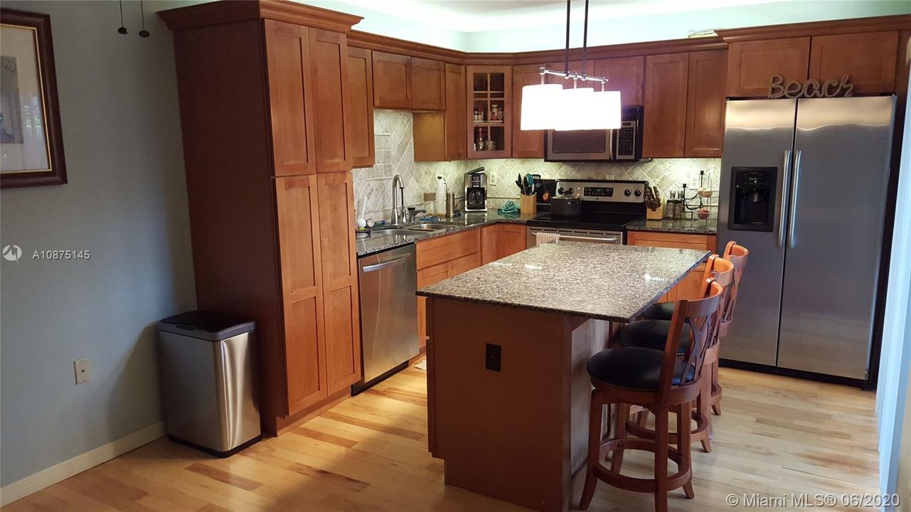 Recently Sold: $220,000 (2 beds, 2 baths, 1264 Square Feet)