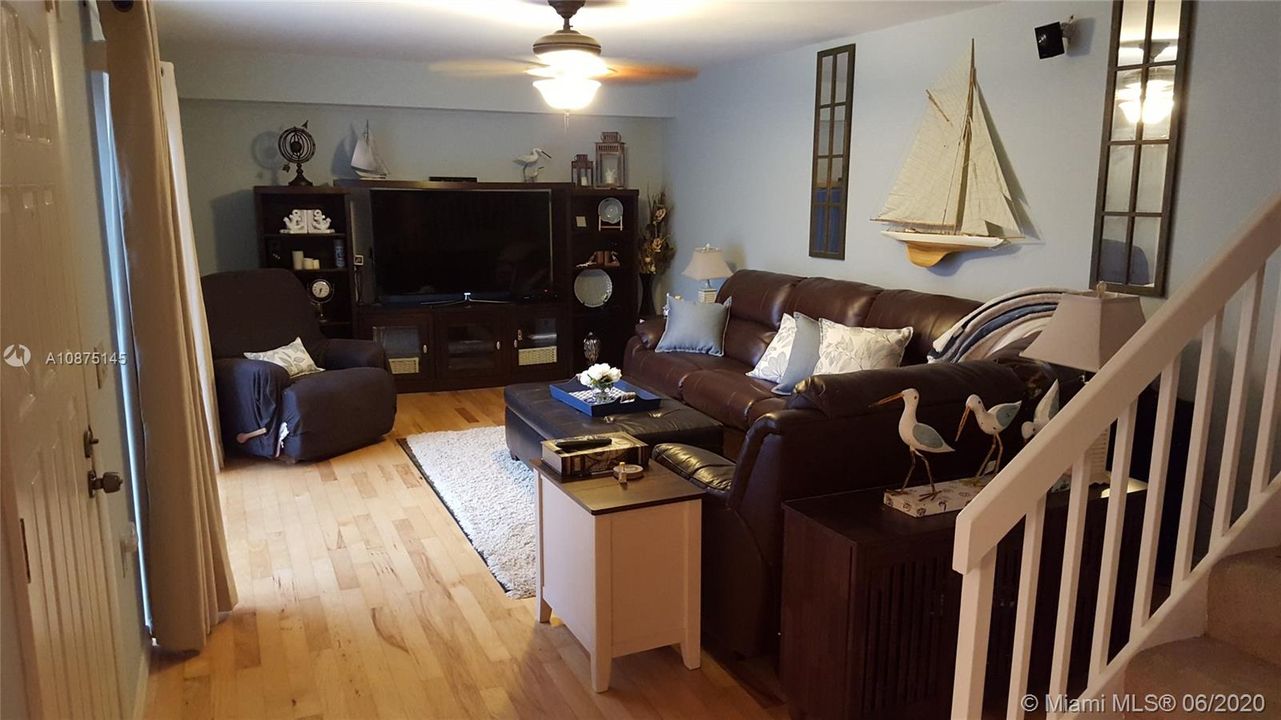 Recently Sold: $220,000 (2 beds, 2 baths, 1264 Square Feet)