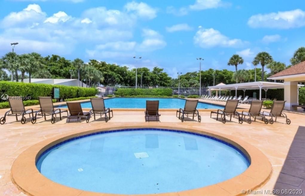 Recently Sold: $220,000 (2 beds, 2 baths, 1264 Square Feet)