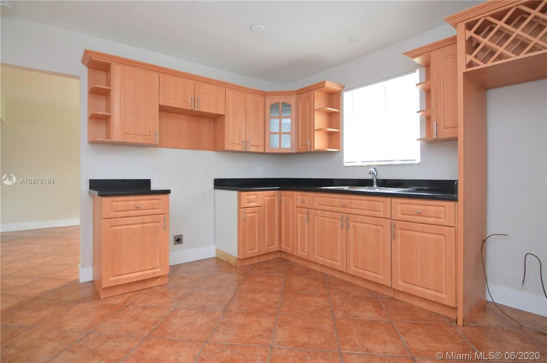 Recently Sold: $379,000 (3 beds, 2 baths, 1652 Square Feet)