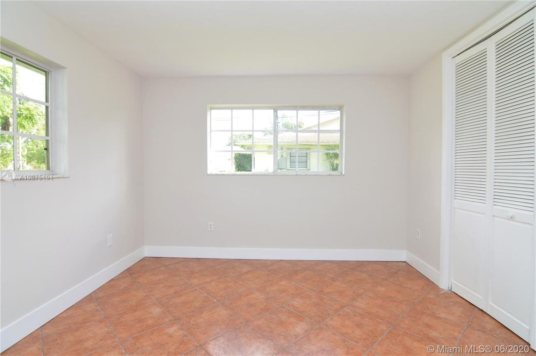 Recently Sold: $379,000 (3 beds, 2 baths, 1652 Square Feet)