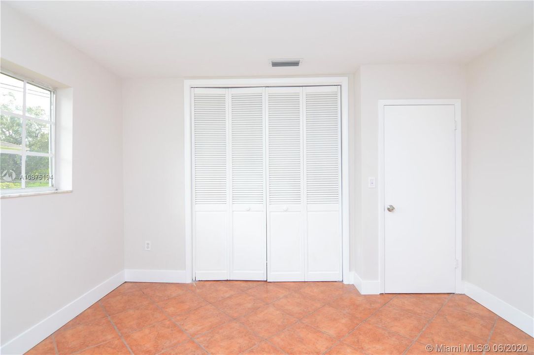 Recently Sold: $379,000 (3 beds, 2 baths, 1652 Square Feet)