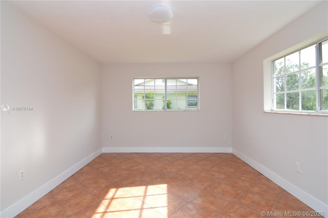 Recently Sold: $379,000 (3 beds, 2 baths, 1652 Square Feet)