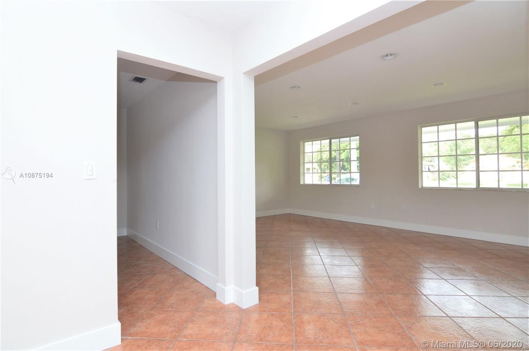 Recently Sold: $379,000 (3 beds, 2 baths, 1652 Square Feet)