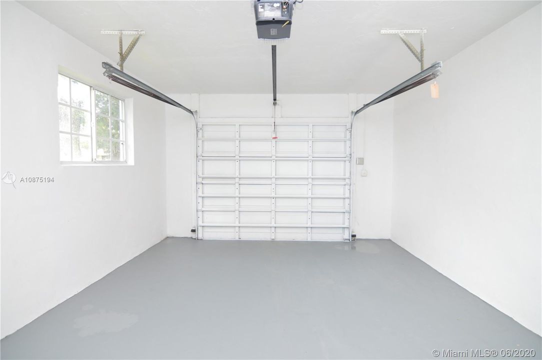 Recently Sold: $379,000 (3 beds, 2 baths, 1652 Square Feet)