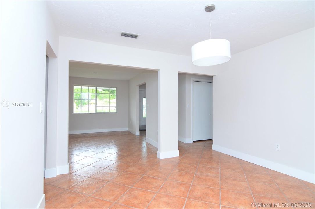 Recently Sold: $379,000 (3 beds, 2 baths, 1652 Square Feet)