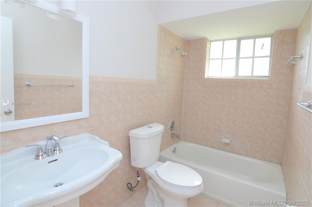 Recently Sold: $379,000 (3 beds, 2 baths, 1652 Square Feet)