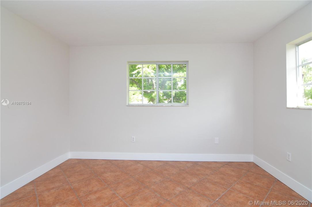 Recently Sold: $379,000 (3 beds, 2 baths, 1652 Square Feet)