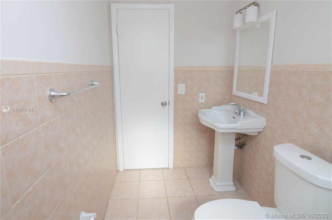 Recently Sold: $379,000 (3 beds, 2 baths, 1652 Square Feet)