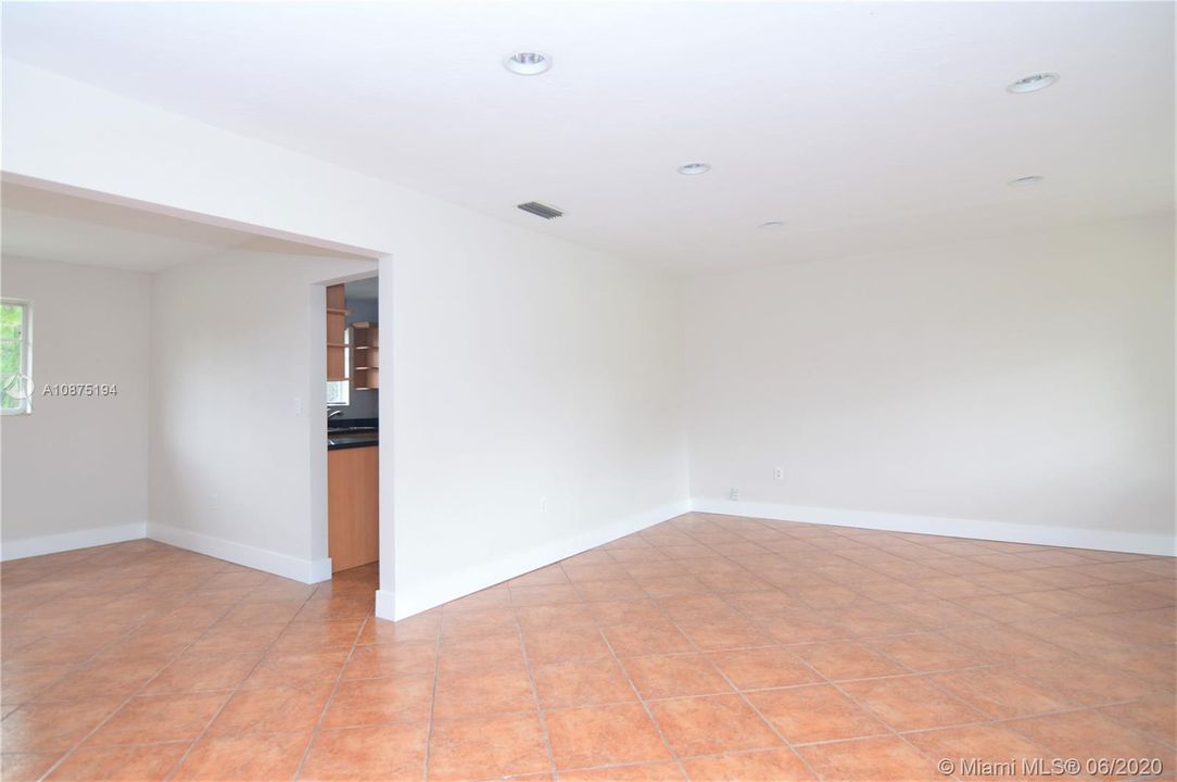 Recently Sold: $379,000 (3 beds, 2 baths, 1652 Square Feet)