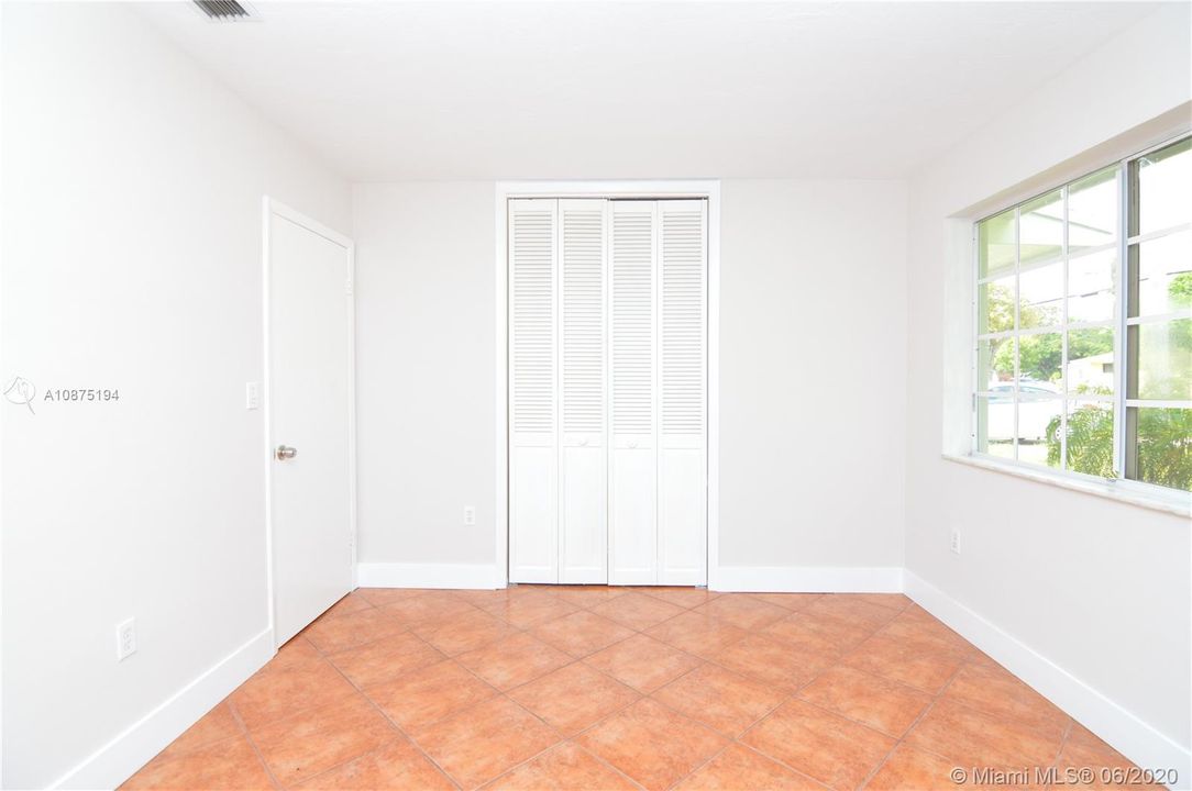 Recently Sold: $379,000 (3 beds, 2 baths, 1652 Square Feet)