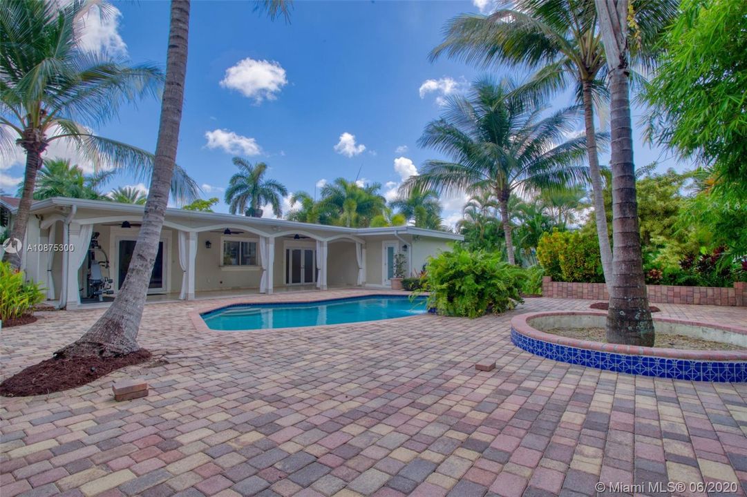 Recently Sold: $525,000 (3 beds, 2 baths, 1651 Square Feet)