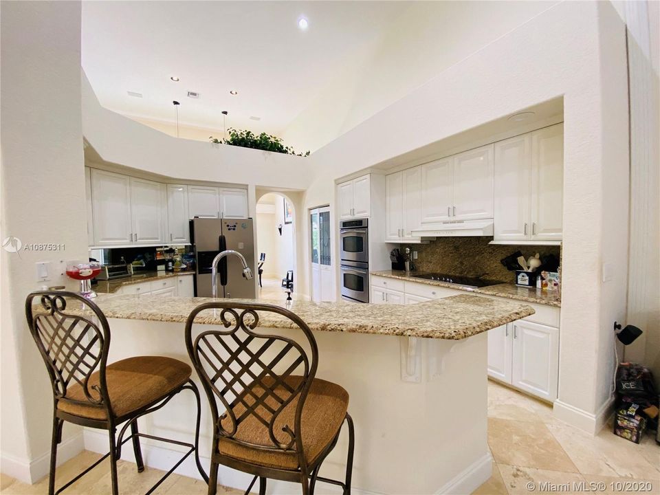 Vendido Recientemente: $765,000 (5 camas, 5 baños, 4040 Pies cuadrados)