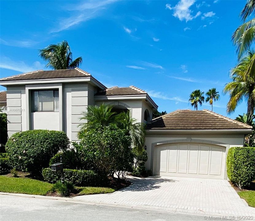 Vendido Recientemente: $765,000 (5 camas, 5 baños, 4040 Pies cuadrados)