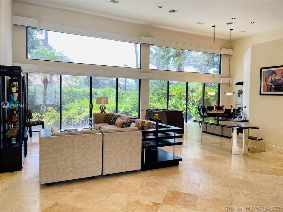Vendido Recientemente: $765,000 (5 camas, 5 baños, 4040 Pies cuadrados)