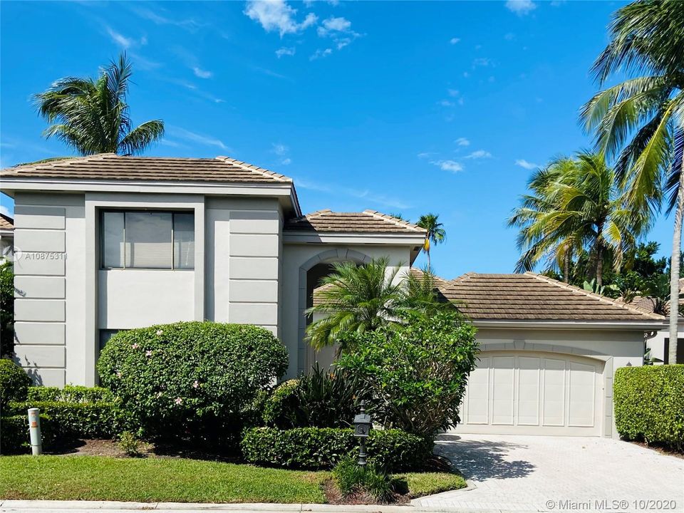 Vendido Recientemente: $765,000 (5 camas, 5 baños, 4040 Pies cuadrados)