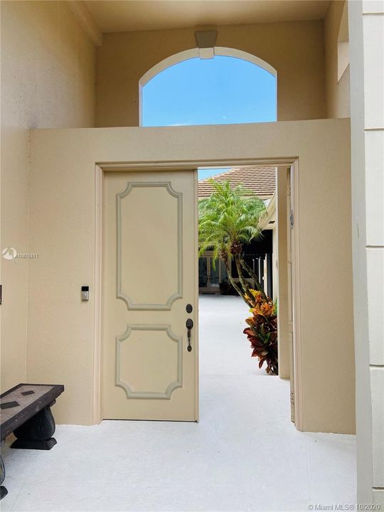 Vendido Recientemente: $765,000 (5 camas, 5 baños, 4040 Pies cuadrados)