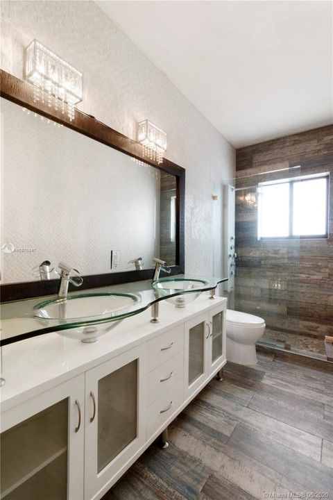 Recently Sold: $660,000 (5 beds, 3 baths, 2883 Square Feet)