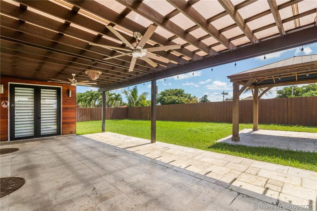 Recently Sold: $660,000 (5 beds, 3 baths, 2883 Square Feet)