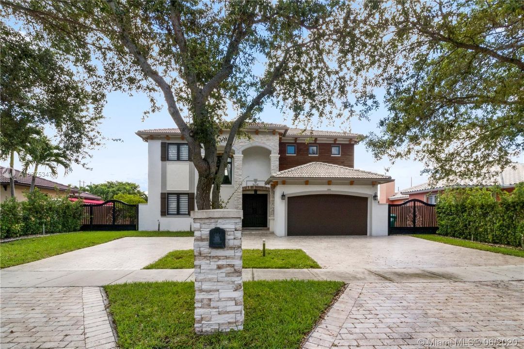 Recently Sold: $660,000 (5 beds, 3 baths, 2883 Square Feet)