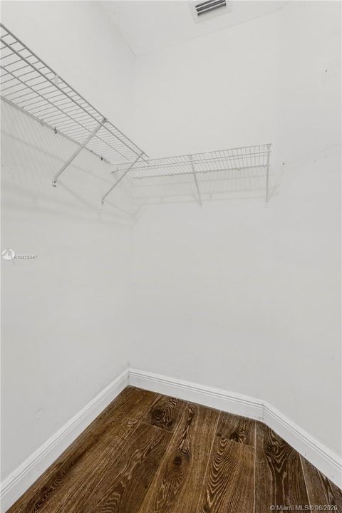 Recently Sold: $660,000 (5 beds, 3 baths, 2883 Square Feet)