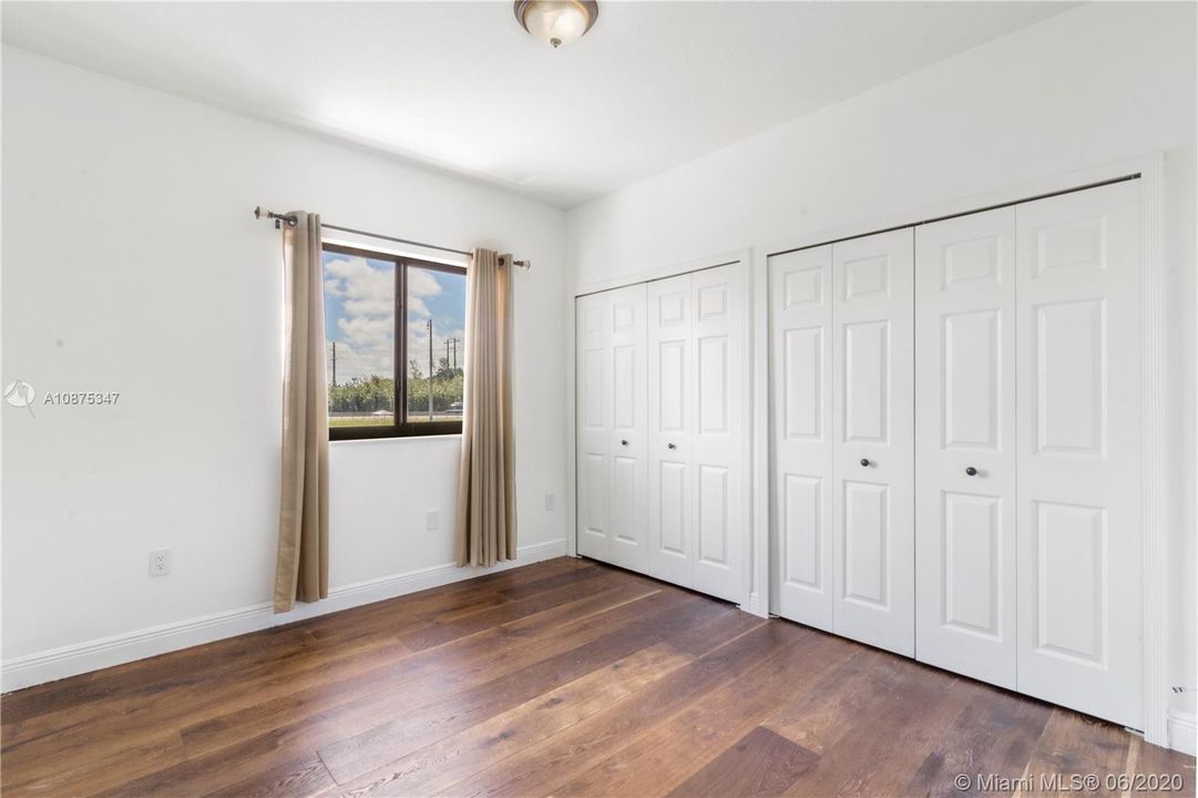 Recently Sold: $660,000 (5 beds, 3 baths, 2883 Square Feet)