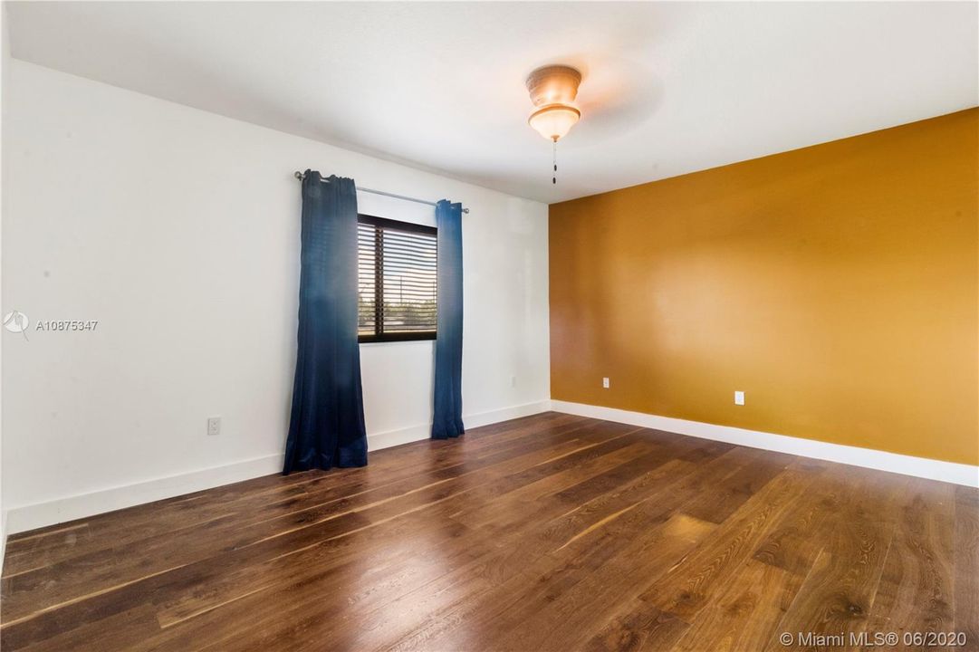Recently Sold: $660,000 (5 beds, 3 baths, 2883 Square Feet)