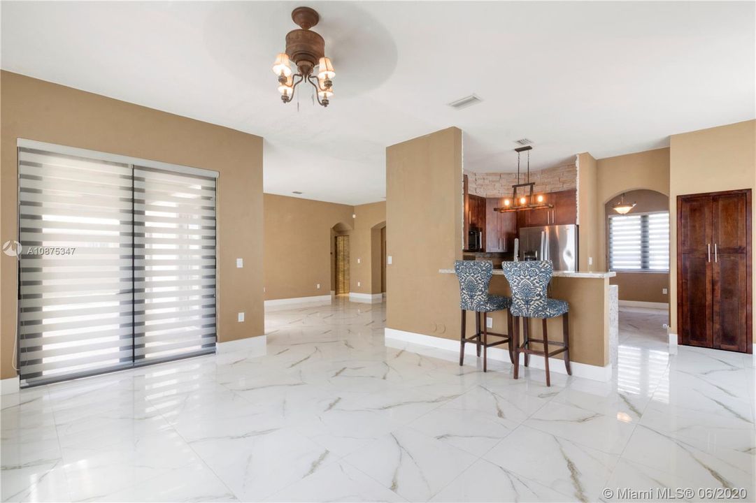 Recently Sold: $660,000 (5 beds, 3 baths, 2883 Square Feet)