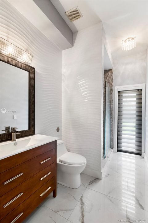 Recently Sold: $660,000 (5 beds, 3 baths, 2883 Square Feet)