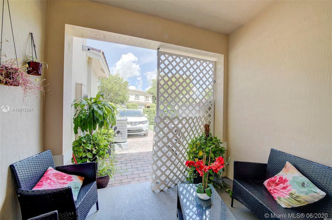 Vendido Recientemente: $245,000 (3 camas, 2 baños, 1850 Pies cuadrados)