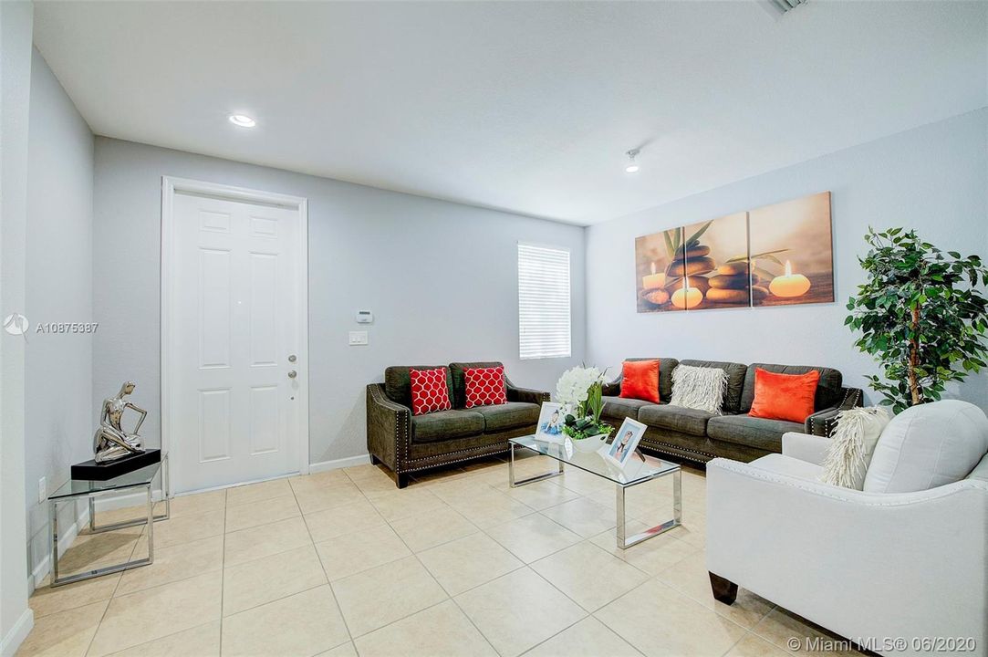 Vendido Recientemente: $245,000 (3 camas, 2 baños, 1850 Pies cuadrados)