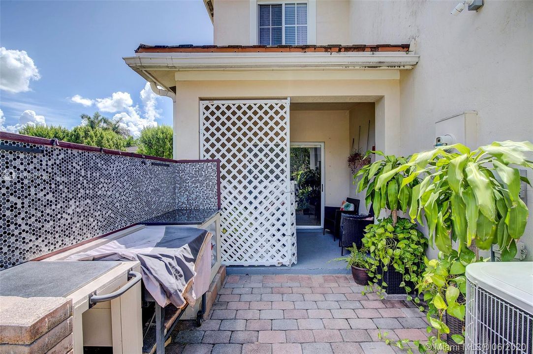 Vendido Recientemente: $245,000 (3 camas, 2 baños, 1850 Pies cuadrados)