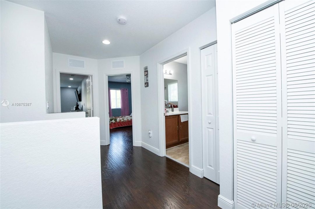 Vendido Recientemente: $245,000 (3 camas, 2 baños, 1850 Pies cuadrados)