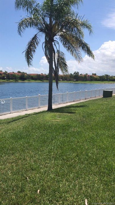 Recently Sold: $160,000 (2 beds, 2 baths, 1123 Square Feet)
