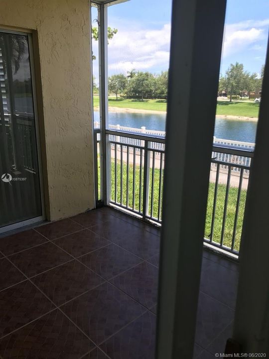 Recently Sold: $160,000 (2 beds, 2 baths, 1123 Square Feet)