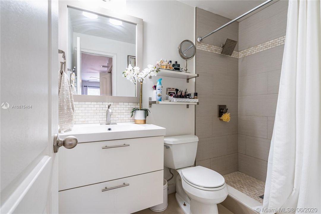 Recently Sold: $249,000 (2 beds, 2 baths, 1070 Square Feet)