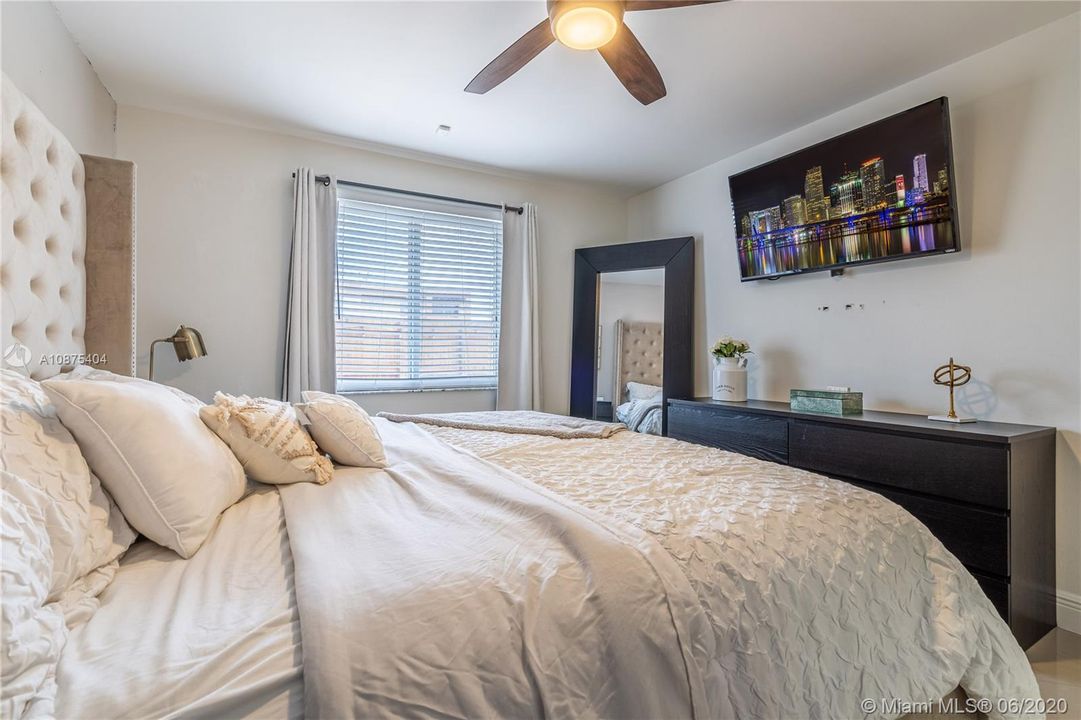 Recently Sold: $249,000 (2 beds, 2 baths, 1070 Square Feet)