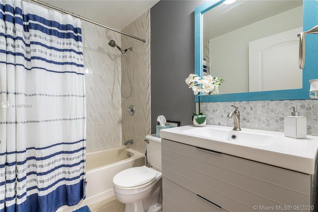 Recently Sold: $249,000 (2 beds, 2 baths, 1070 Square Feet)