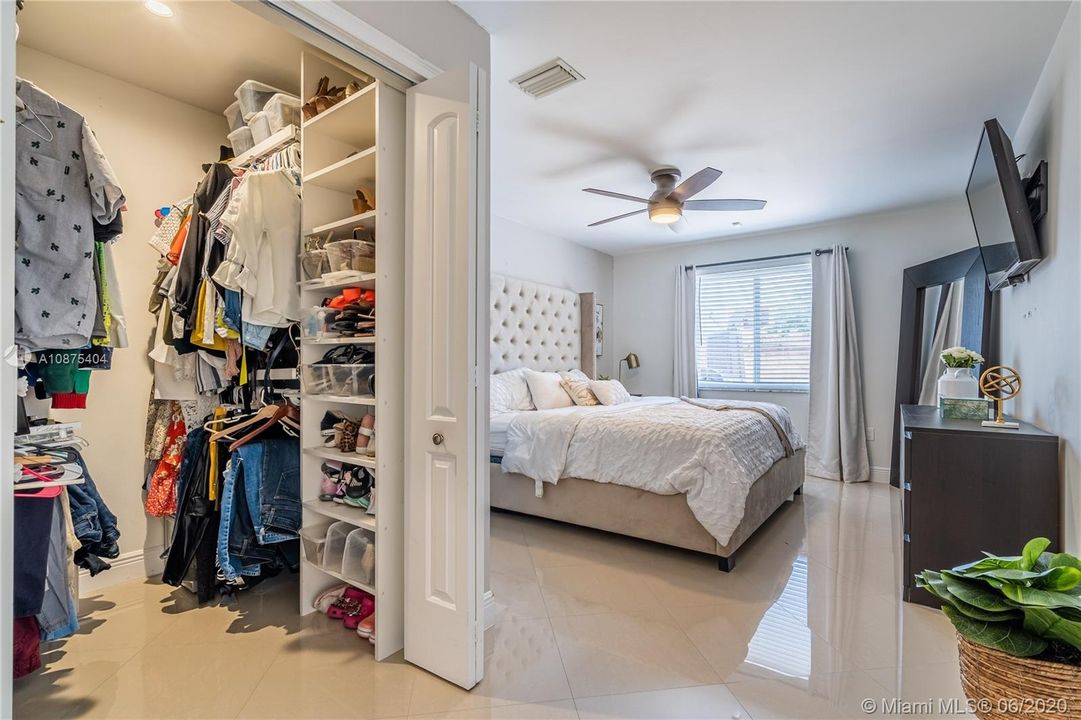 Recently Sold: $249,000 (2 beds, 2 baths, 1070 Square Feet)