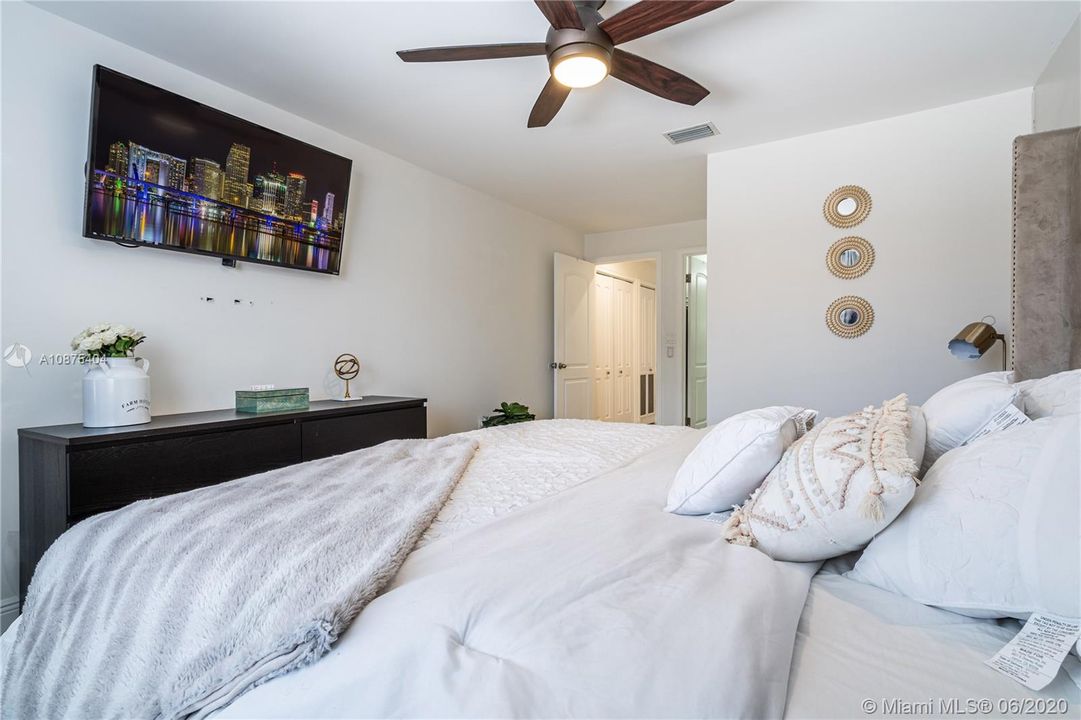 Recently Sold: $249,000 (2 beds, 2 baths, 1070 Square Feet)