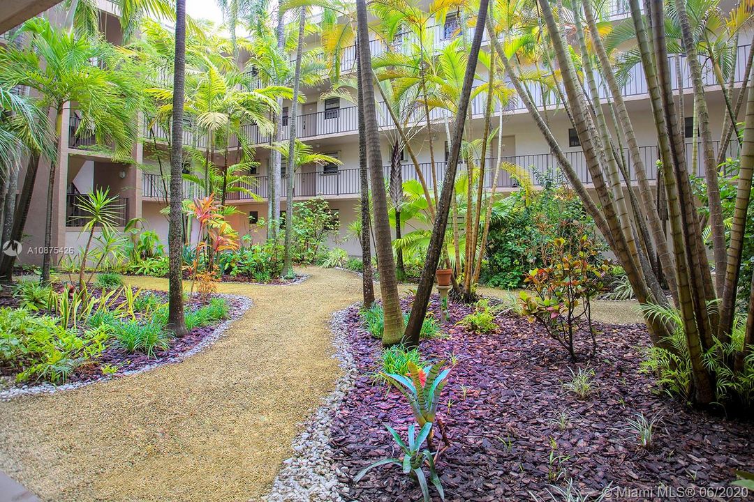 Recently Sold: $220,000 (2 beds, 2 baths, 1120 Square Feet)
